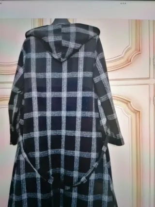 Cappotto lungo a quadri con cappuccio