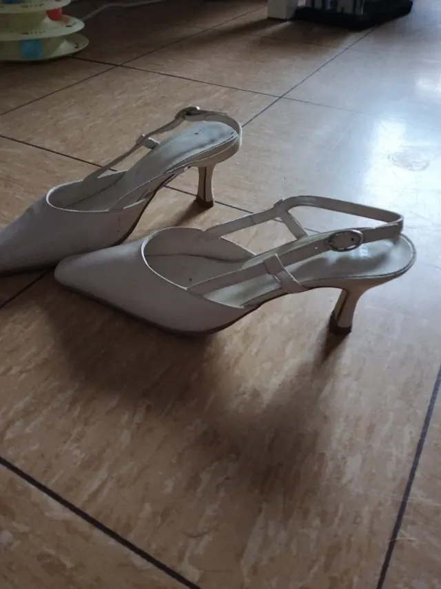 Zapatos beige de piel mujer  talla 37