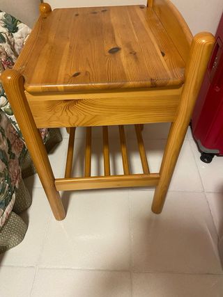 Mesita de noche pino macizo de Ikea