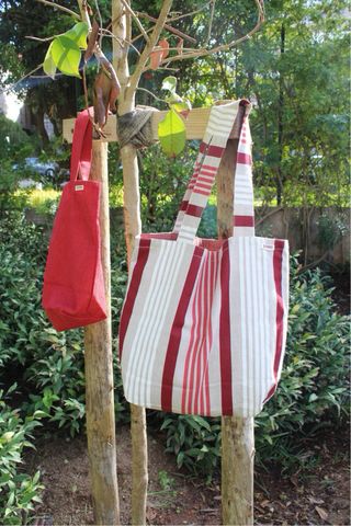 Bolsa de tecido às riscas