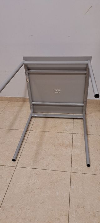 Mesa cocina y 2 taburetes plegables