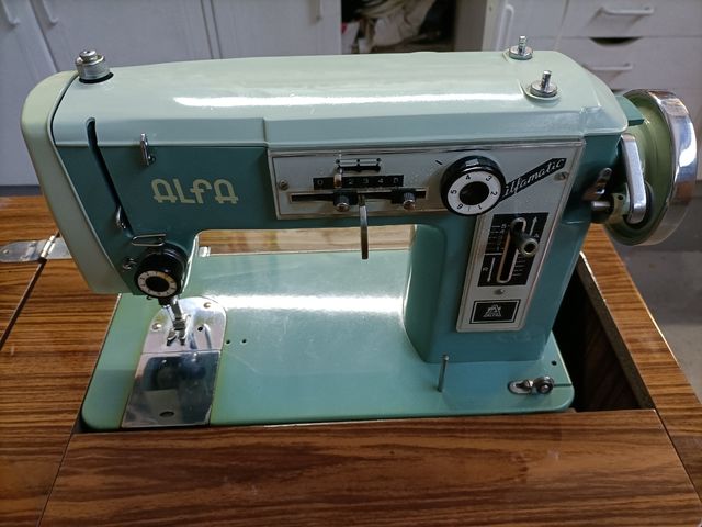 Máquina de coser Alfa