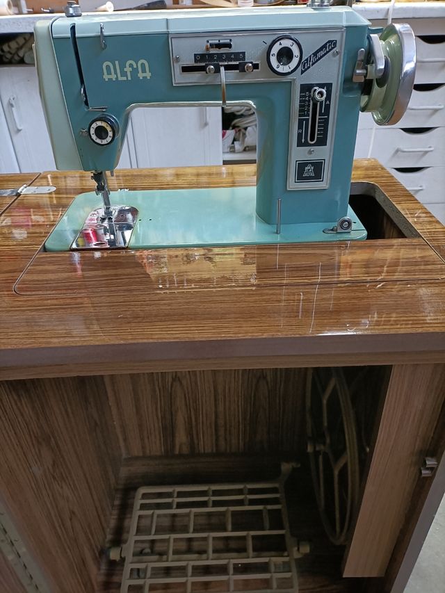 Máquina de coser Alfa