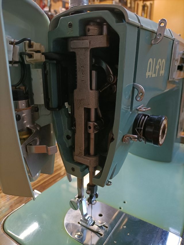 Máquina de coser Alfa