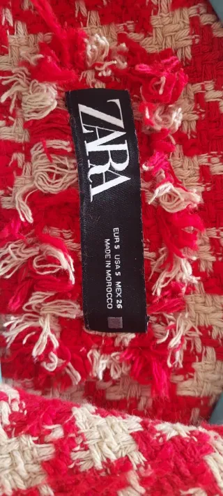 Abrigo Zara pata de gallo rojo y beige