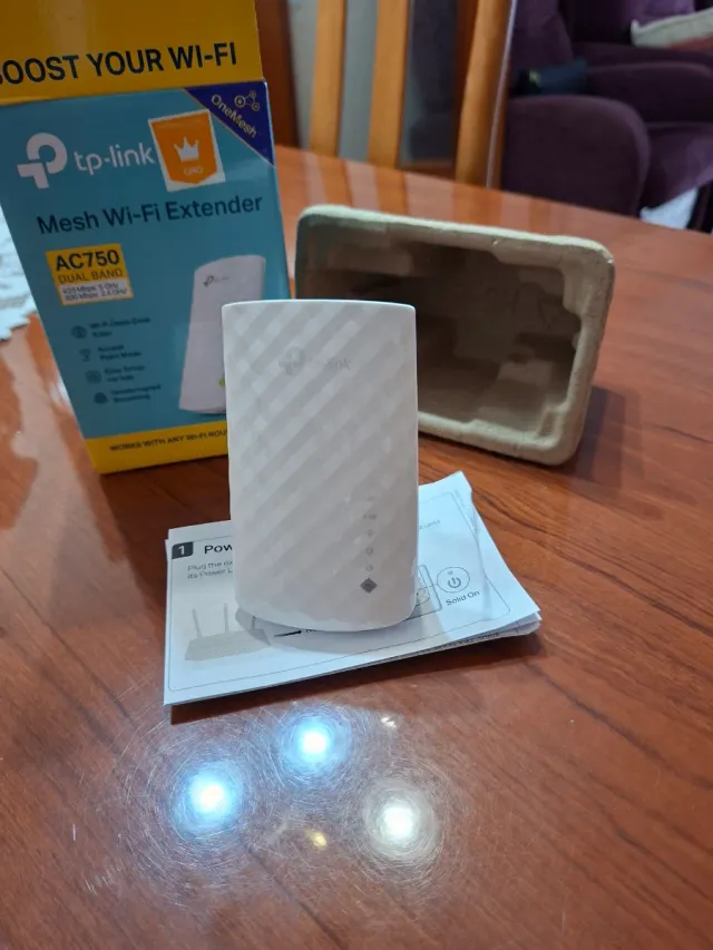 Extensor Wi-Fi TP-Link sin usar