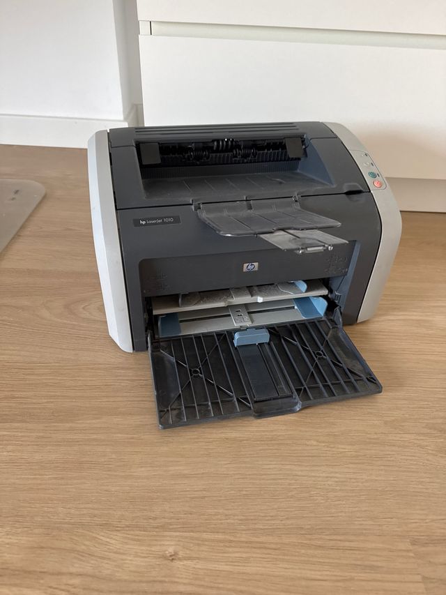 Stampante HP LaserJet 1010 funzionante
