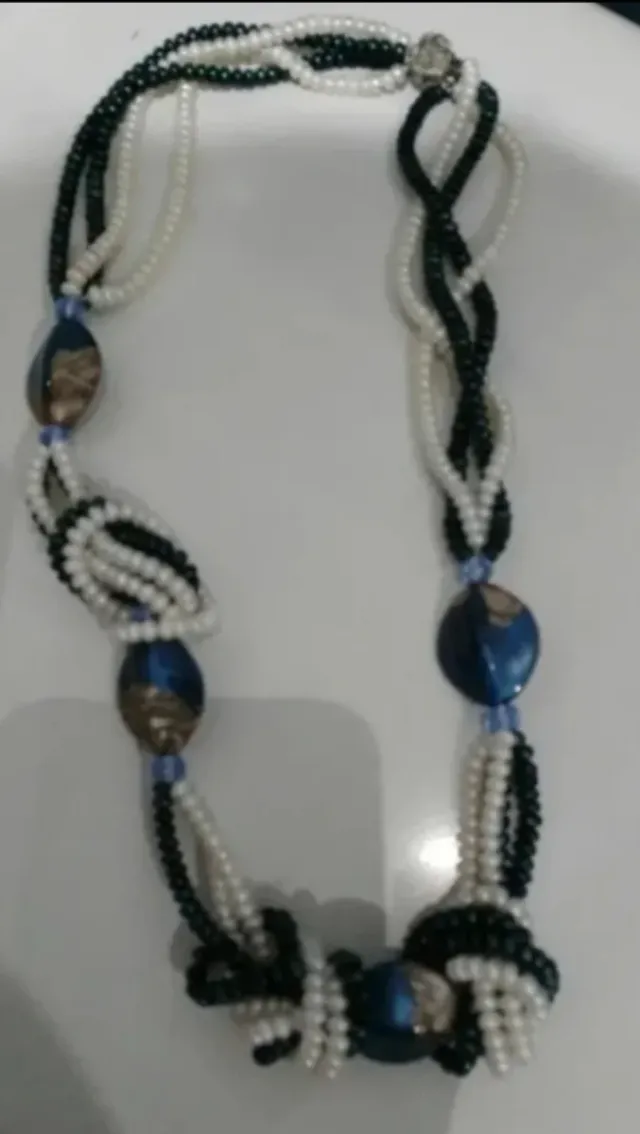 Collar de perlas trenzado