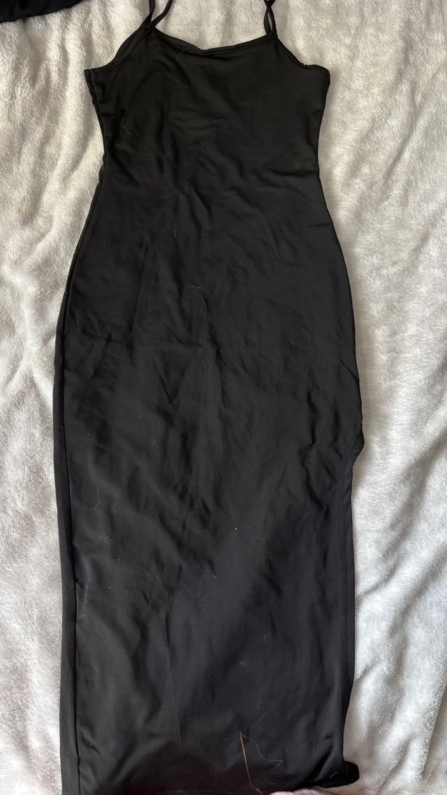 Vestido negro de tirantes
