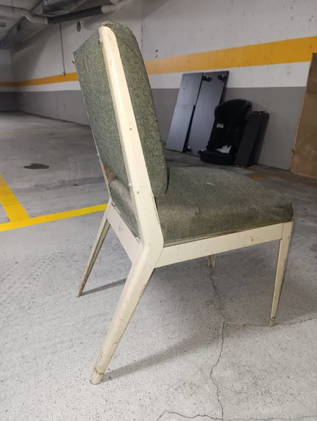 Silla de diseño antigua beige y verde