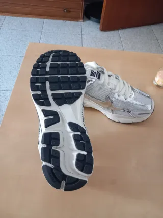 Nike Vomero 5 Gris Metálico