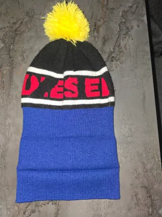 Cappello Diesel con pompon