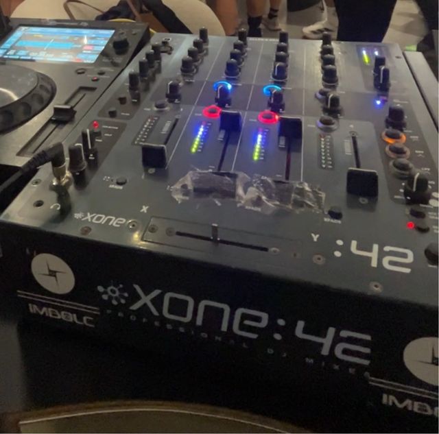 Mesa de mezclas Allen & Health Xone 42