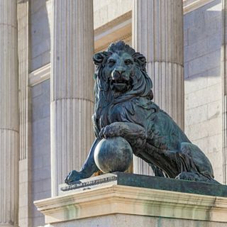 León Bronce Congreso Diputados