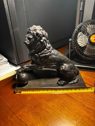 León Bronce Congreso Diputados