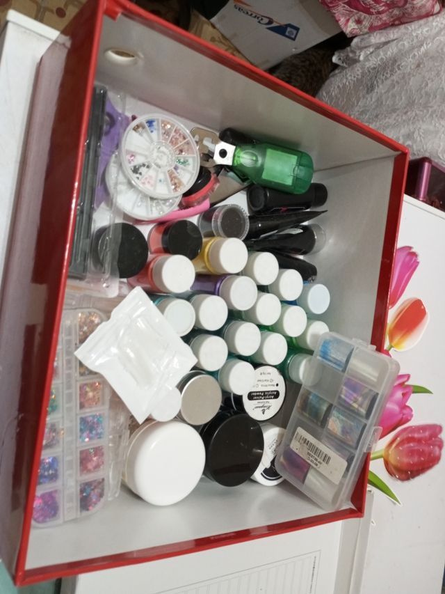 Caja de materiales para uñas