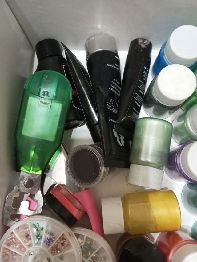 Caja de materiales para uñas