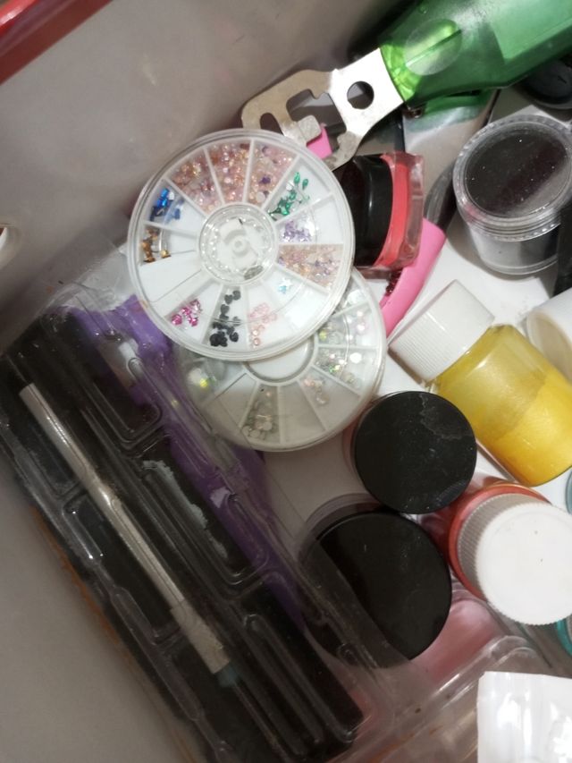 Caja de materiales para uñas