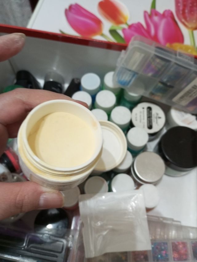 Caja de materiales para uñas