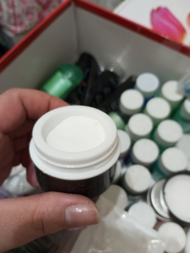 Caja de materiales para uñas