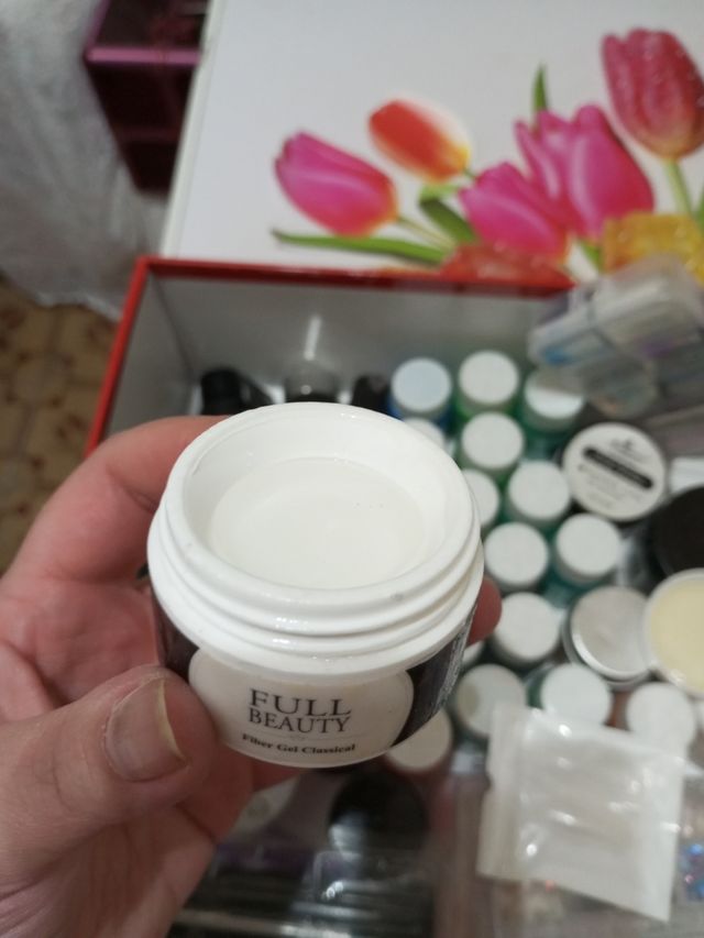 Caja de materiales para uñas