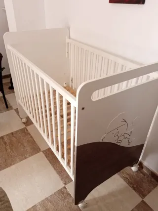 Cuna bebé con comoda cambiador