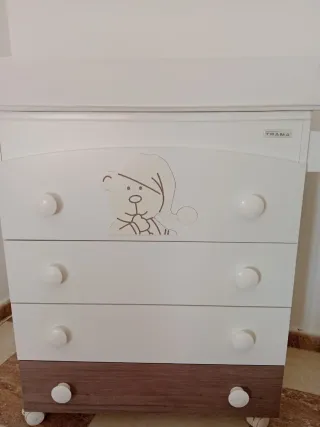 Cuna bebé con comoda cambiador