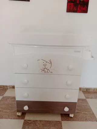 Cuna bebé con comoda cambiador