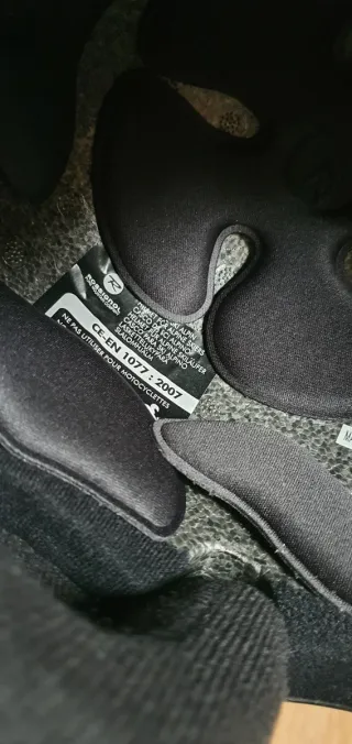 Tabla Snowboard + Botas + Casco + Fijaciones