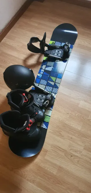 Tabla Snowboard + Botas + Casco + Fijaciones