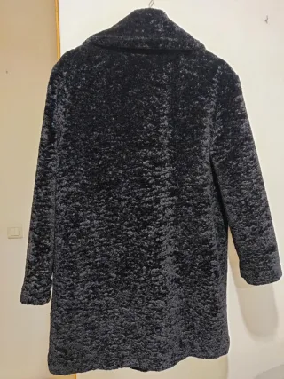 Abrigo Zara Negro Peludo
