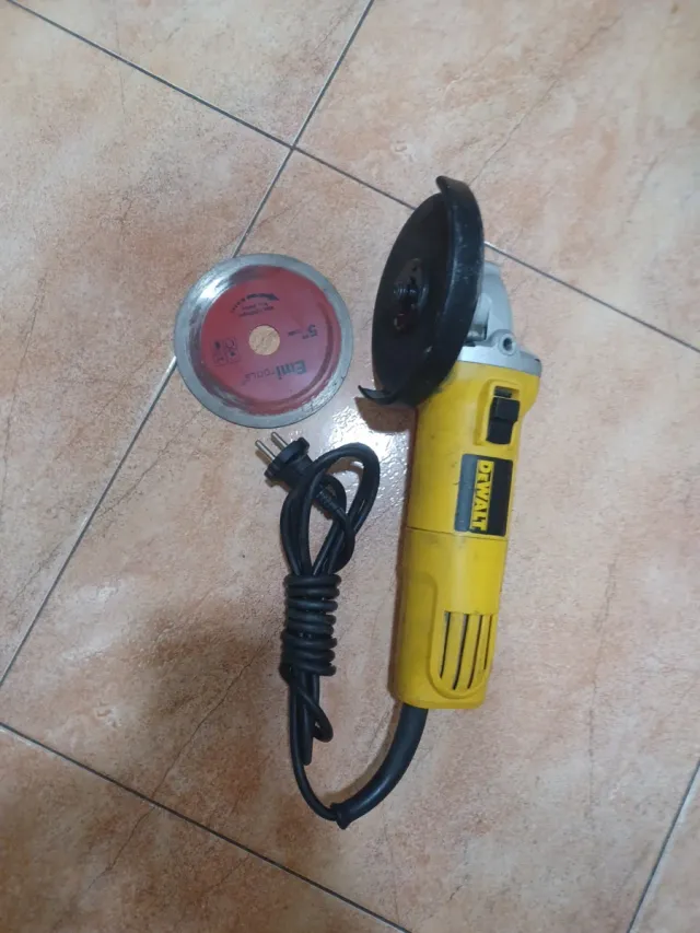 Radial DeWalt con discos 125