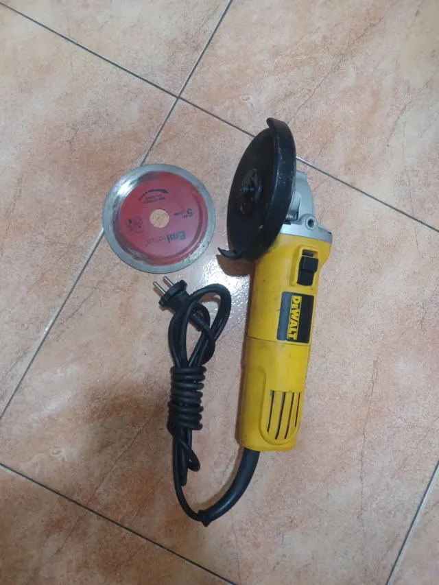 Radial DeWalt con discos 125