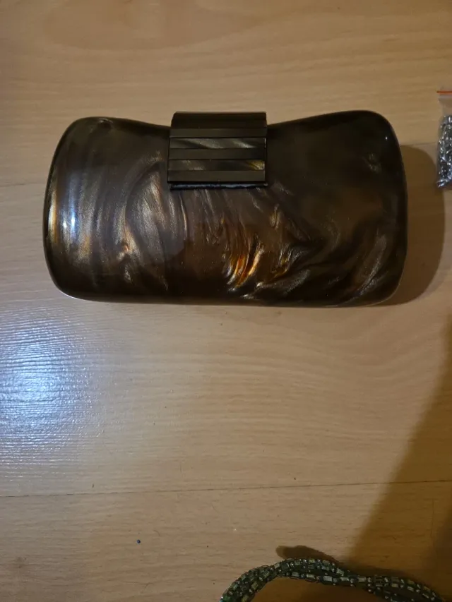 Bolso de fiesta negro y dorado