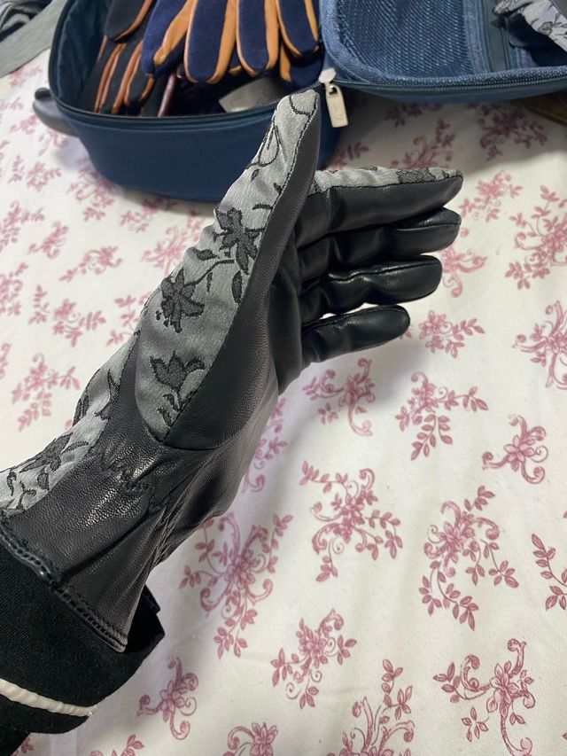 Guantes de piel con encaje