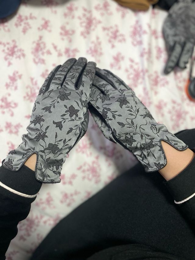 Guantes de piel con encaje