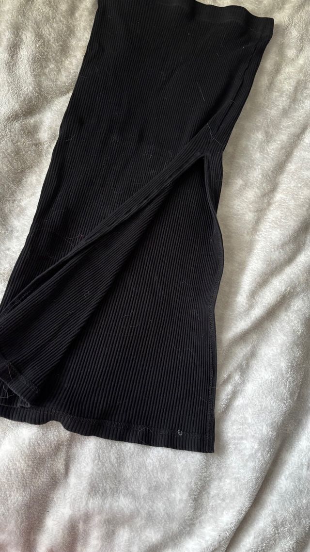 Falda tubo negra acanalada