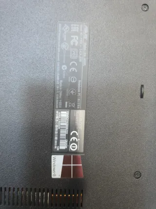 Portátil ASUS blanco y negro