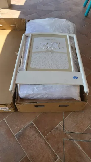 Culla Pali con materasso + 2 paracolpi – bianca