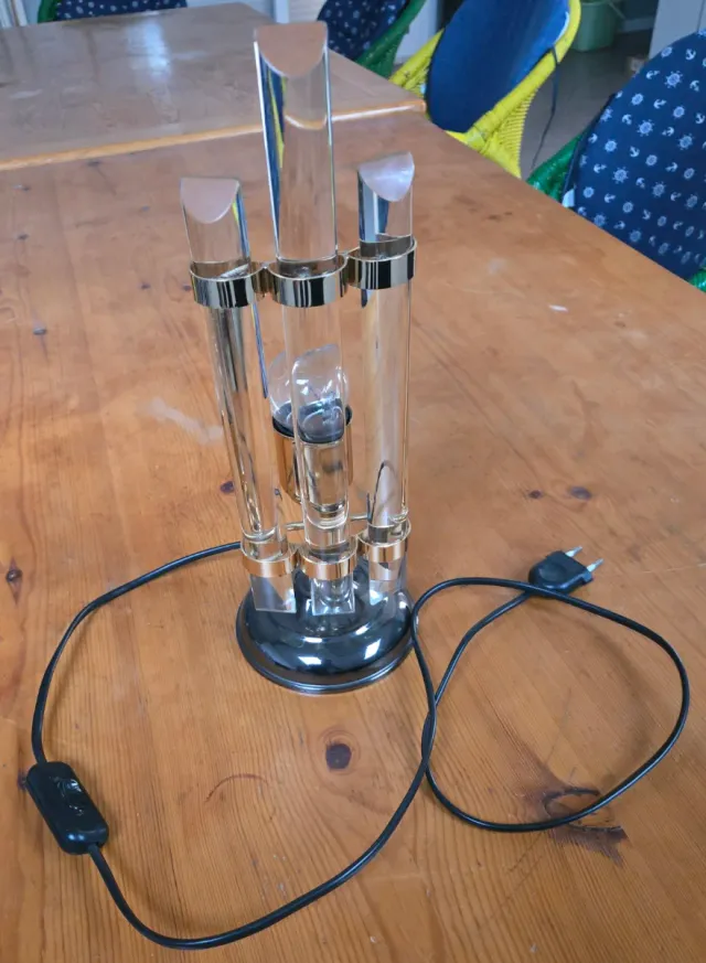 Lampada da tavolo in vetro e metallo