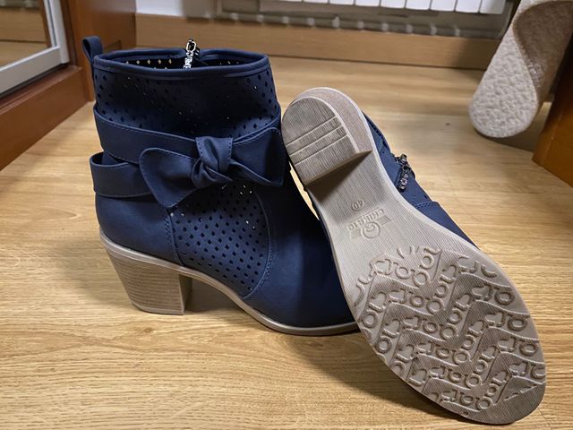 Botín azul tacón con lazo