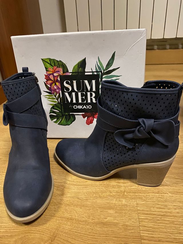 Botín azul tacón con lazo