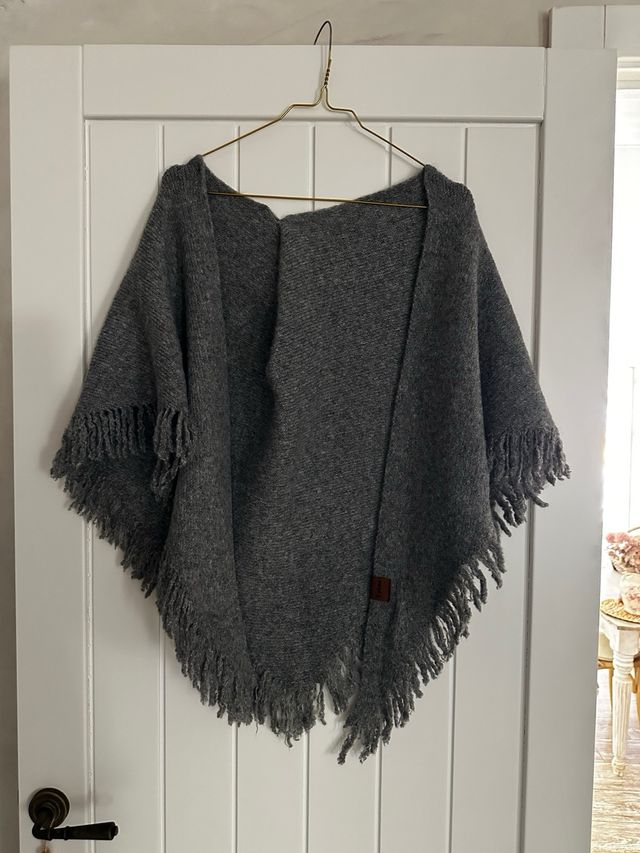 Ponchos blanco ,negro,burdeos y gris unidad