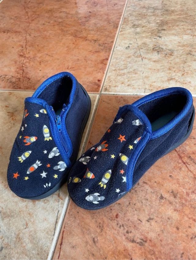 Zapatillas casa cohetes T.26