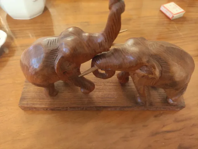 Escultura elefantes madera tallada a mano