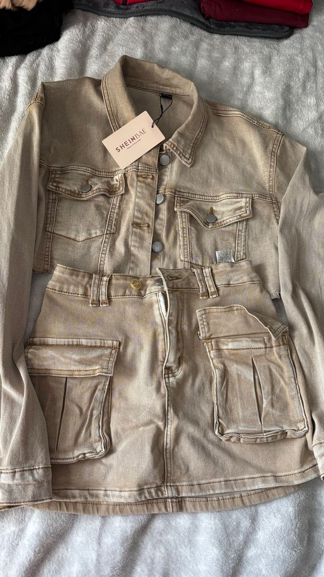 Conjunto SHEINBAE Chaqueta y Falda Beige