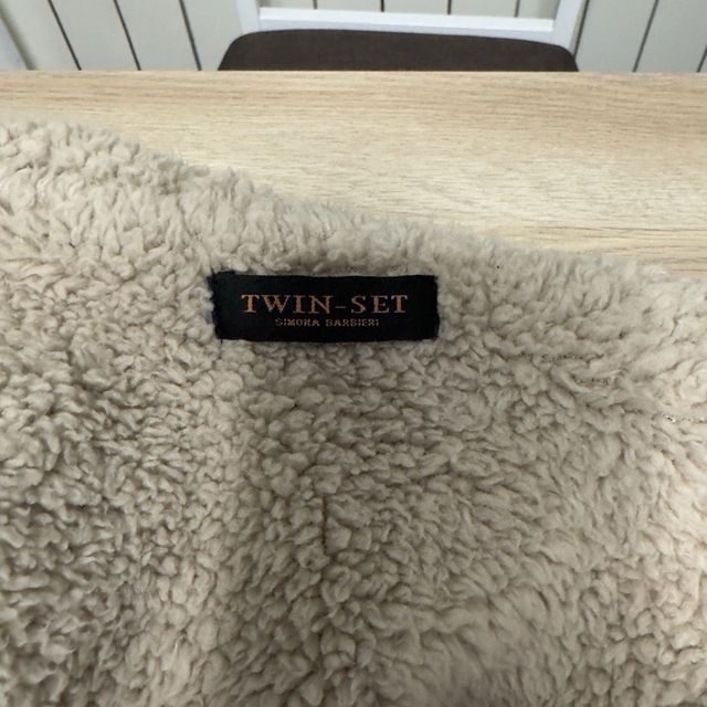 Cazadora larga con capucha y parches