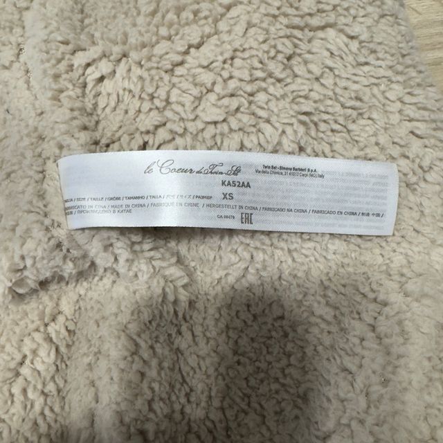 Cazadora larga con capucha y parches