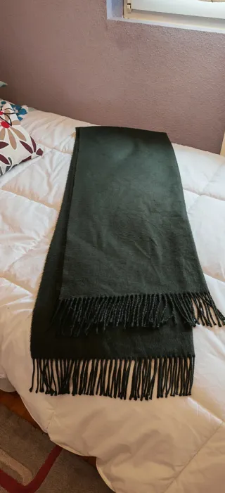 Bufanda XL verde oliva con flecos