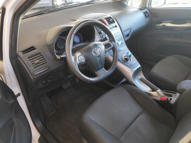 Toyota Auris 2011, foto 9